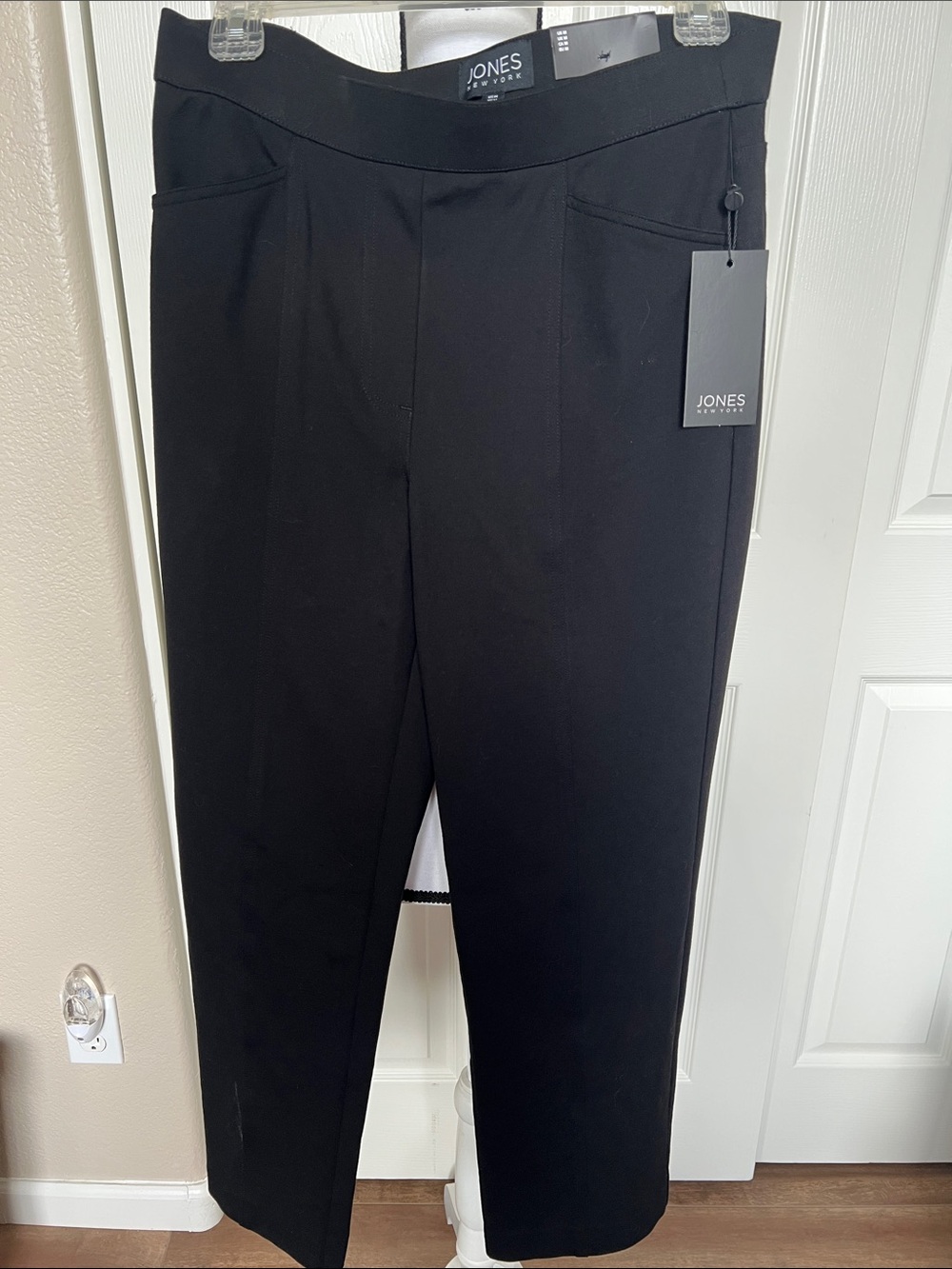 NWT Jones New York Black Pull-On Straight-Leg Pants